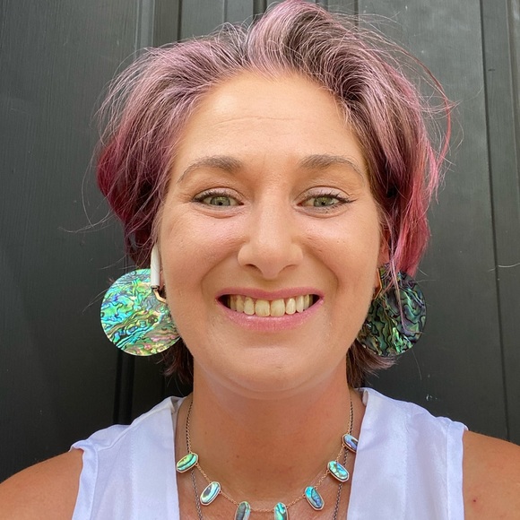 Meet your Posher, Christy - Picture 1 of 2